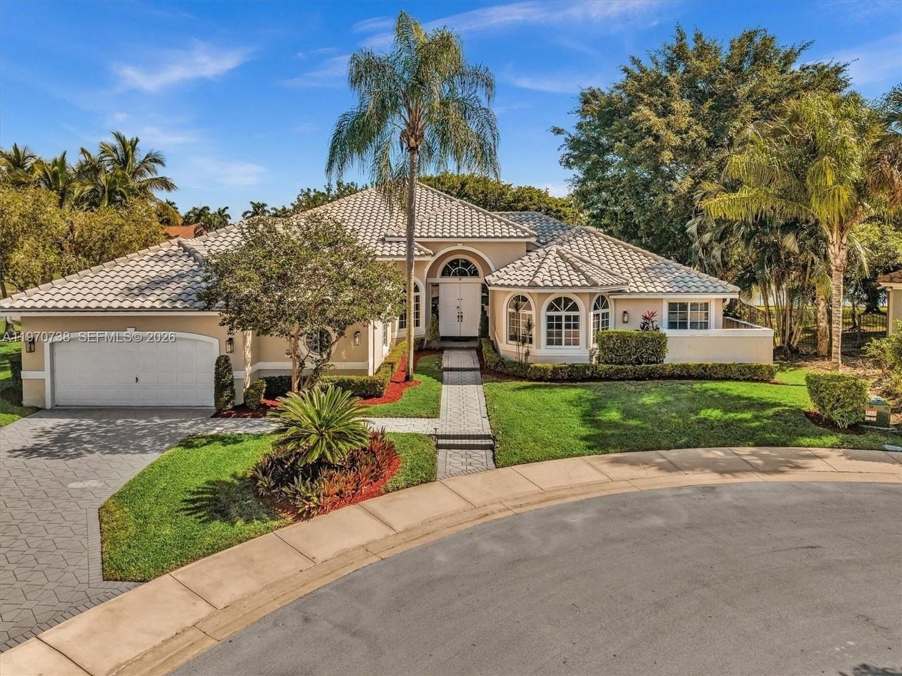 2756 Meadowood Dr #2756 - Photo 2 of 50