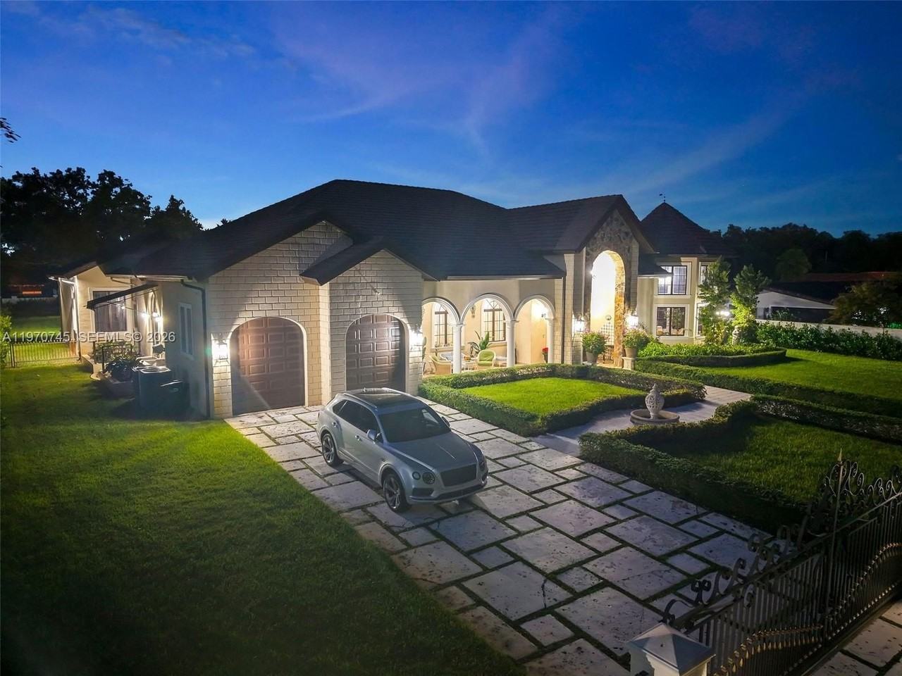 9815 Sw 114th St - Photo 3 of 24