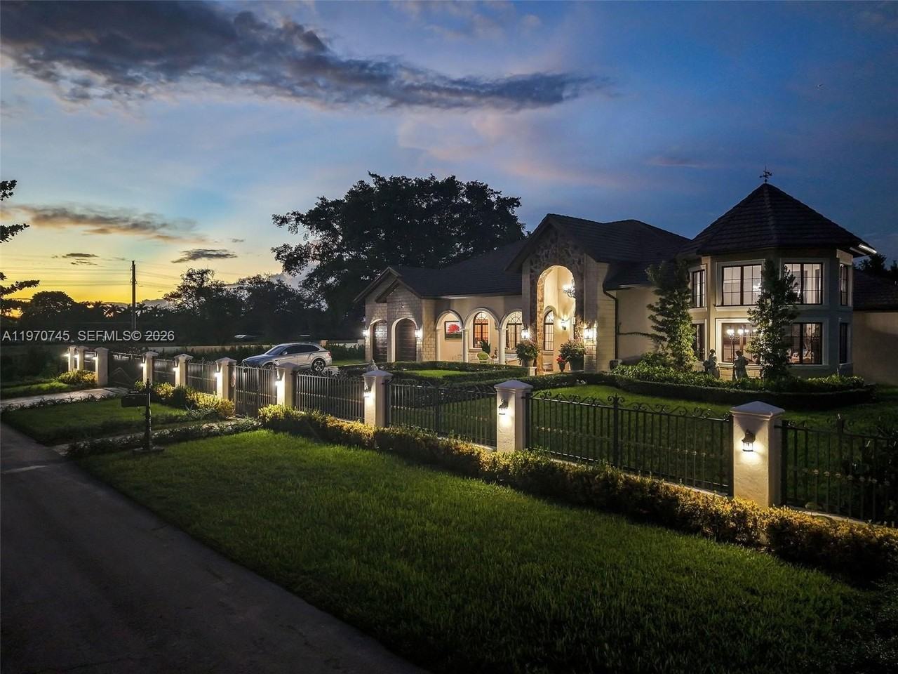 9815 Sw 114th St - Photo 4 of 24