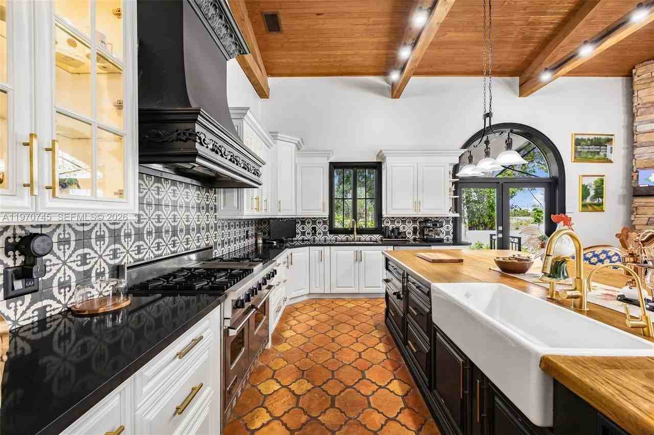 9815 Sw 114th St - Photo 7 of 24