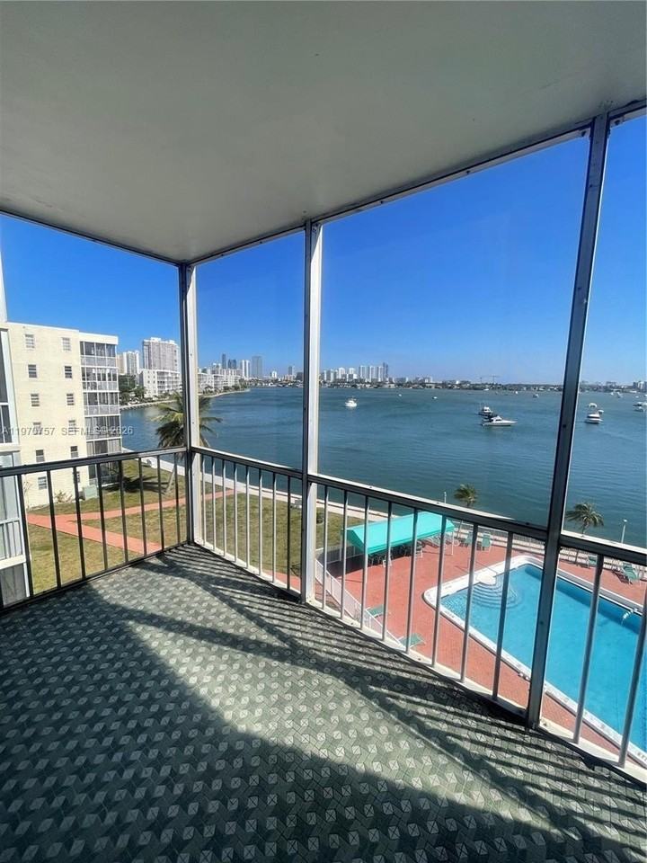2910 Point East Dr #M511 - Photo 4 of 15