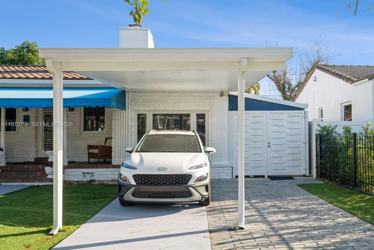 1880 Sw 15th St #1 - Photo 2 of 20