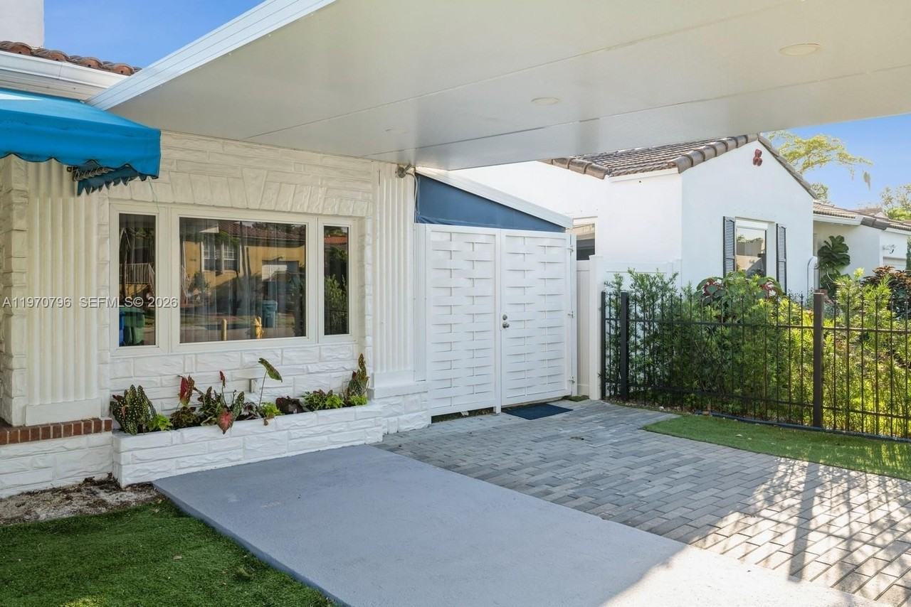 1880 Sw 15th St #1 - Photo 3 of 20