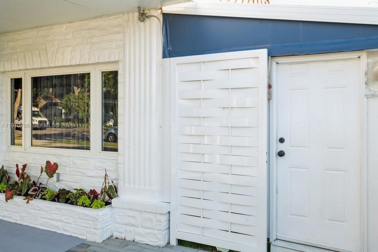 1880 Sw 15th St #1 - Photo 4 of 20