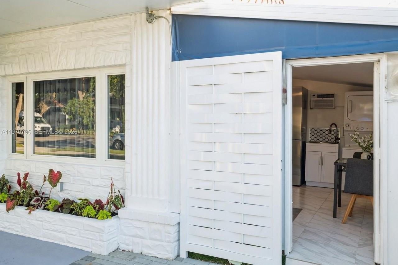 1880 Sw 15th St #1 - Photo 5 of 20