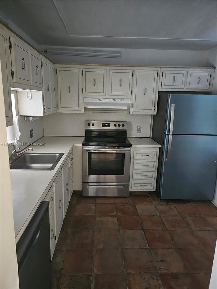 11925 Ne 2nd Ave #B403 - Photo 4 of 13