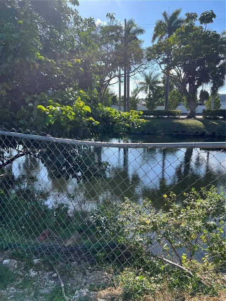 158 Sw 96th Ct #158 - Photo 3 of 10