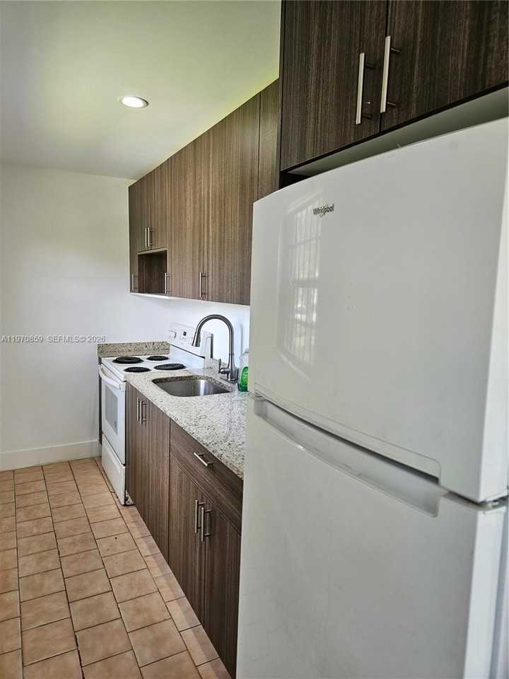 2119 Nw 64th St #2119 - Photo 3 of 10