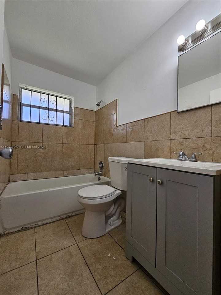 2119 Nw 64th St #2119 - Photo 7 of 10