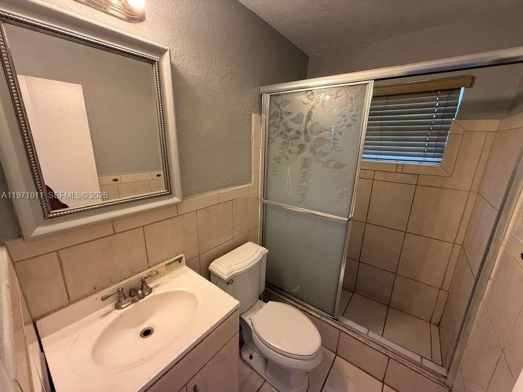 1945 Nw 29th St #A6 - Photo 7 of 10