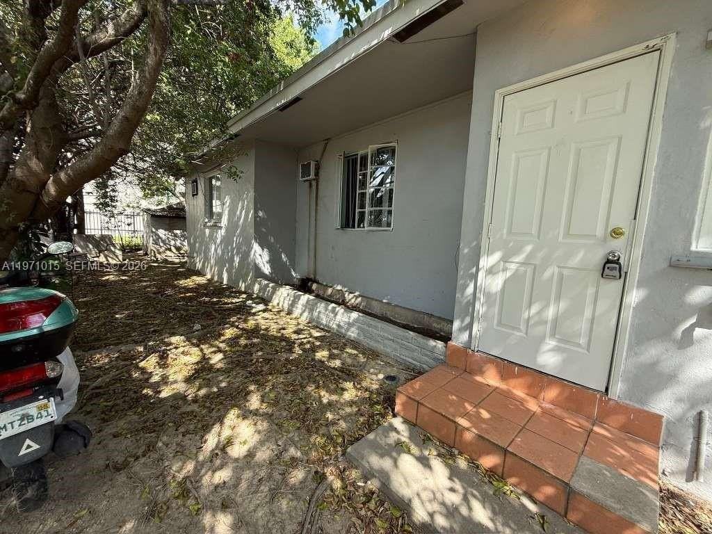 1751 Nw 29th St #H - Photo 2 of 7