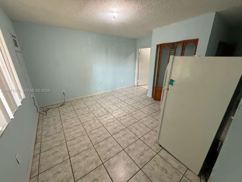 1751 Nw 29th St #H - Photo 5 of 7