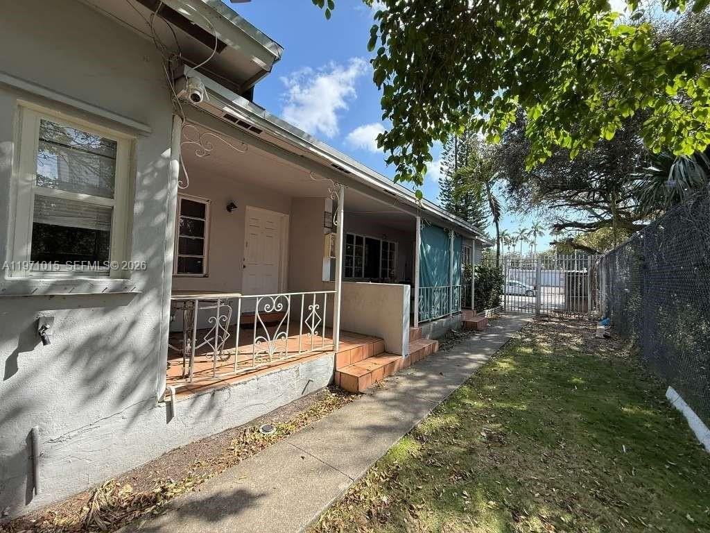 1751 Nw 29th St #H - Photo 7 of 7