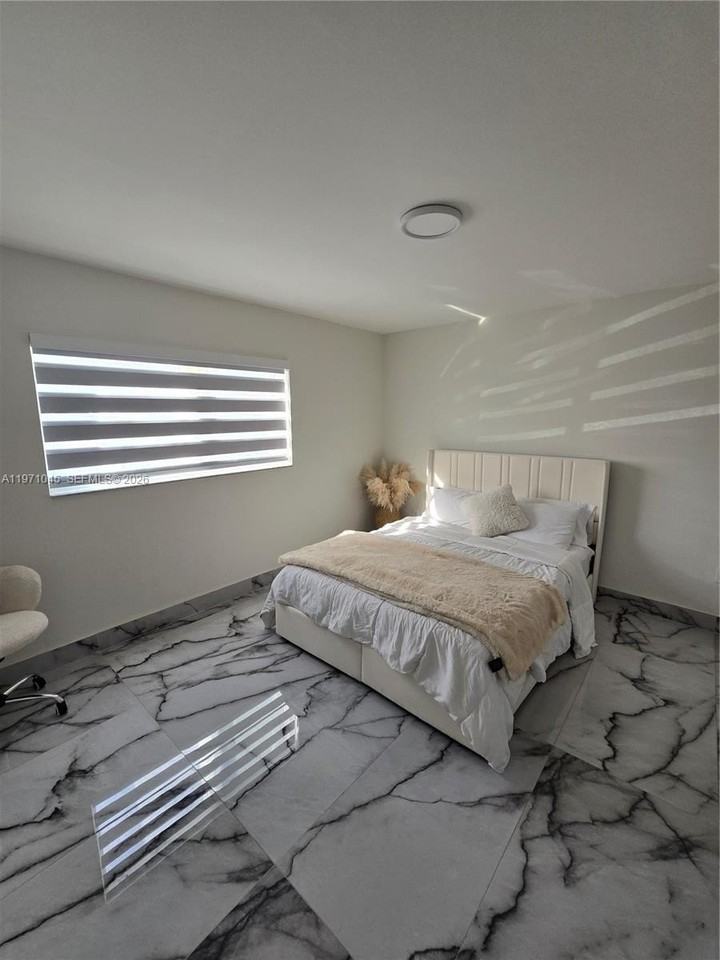 869 W 37th St - Photo 4 of 12