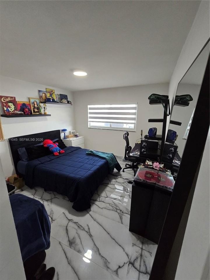 869 W 37th St - Photo 6 of 12