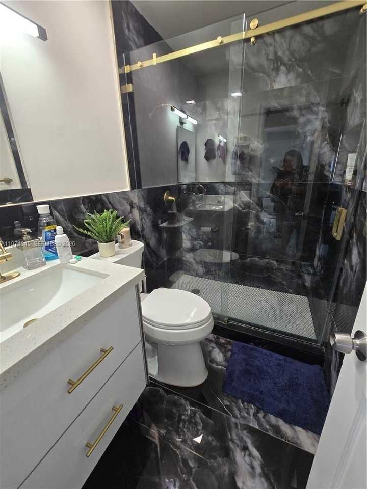 869 W 37th St - Photo 7 of 12