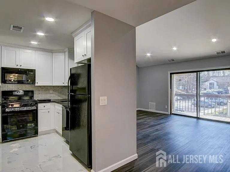 203 Sunshine Ct Court - Photo 2 of 19