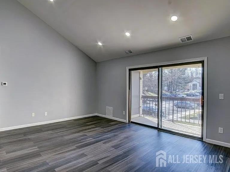 203 Sunshine Ct Court - Photo 3 of 19