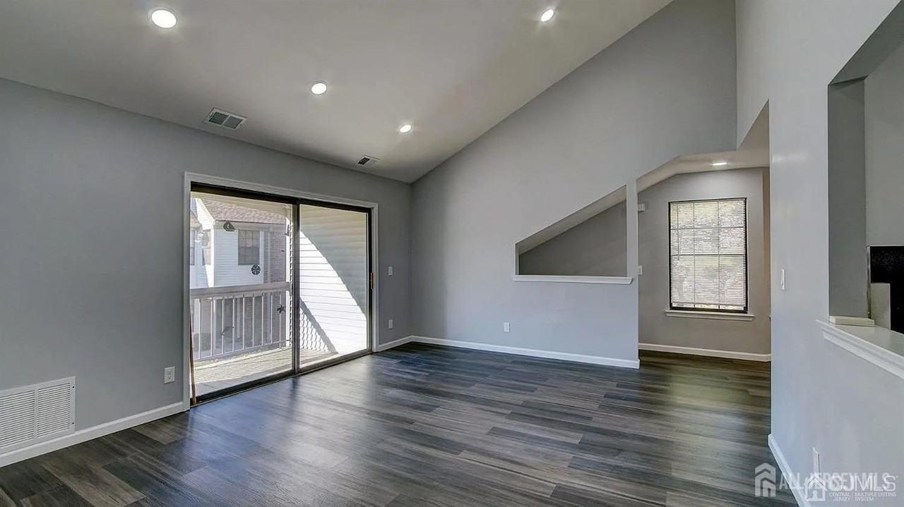 203 Sunshine Ct Court - Photo 4 of 19