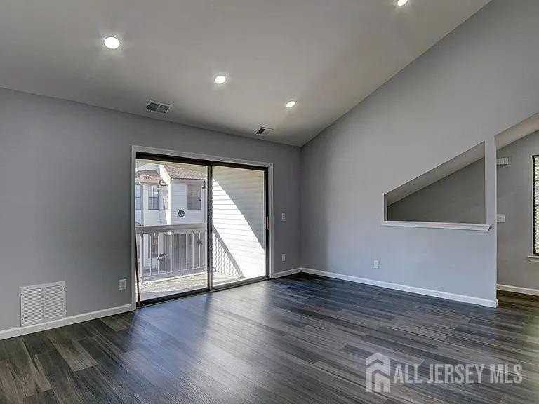 203 Sunshine Ct Court - Photo 5 of 19