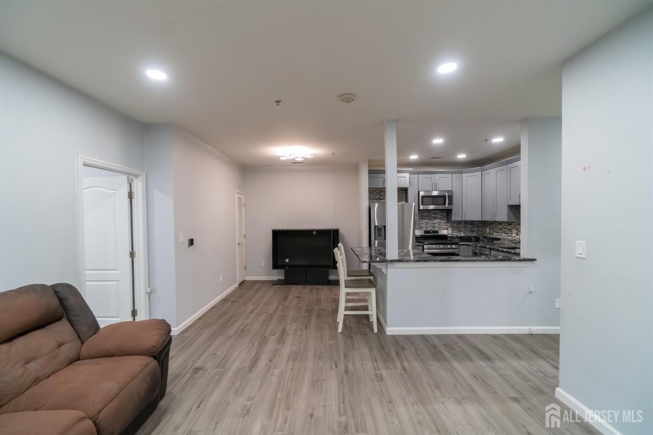 514 Coppola Dr - Photo 6 of 25