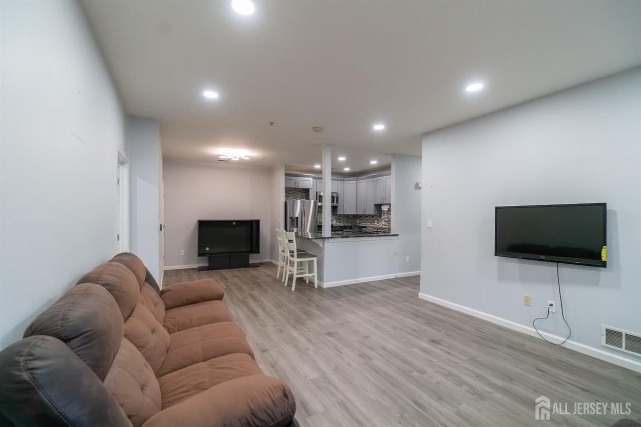 514 Coppola Dr - Photo 7 of 25