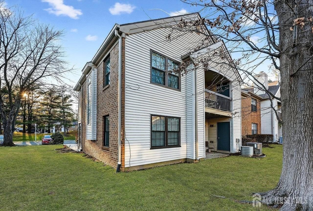 2406 Bayhead Dr - Photo 2 of 10