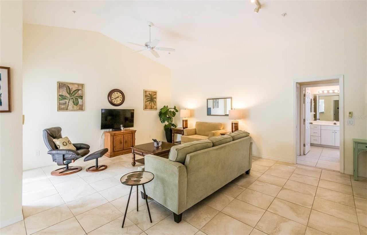 815 Montrose Dr #203 - Photo 4 of 22