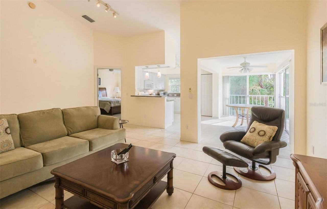 815 Montrose Dr #203 - Photo 6 of 22