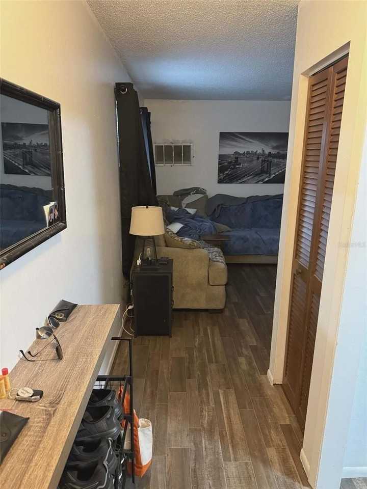 3947 Liberty Ave - Photo 2 of 9