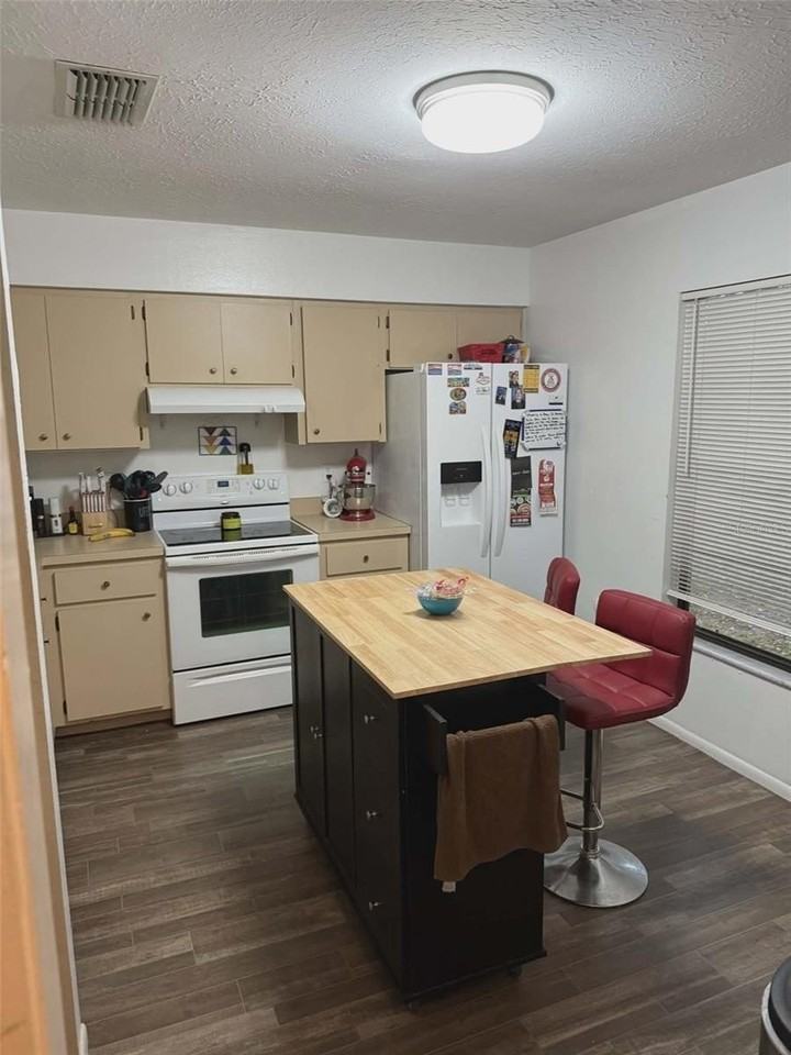 3947 Liberty Ave - Photo 4 of 9