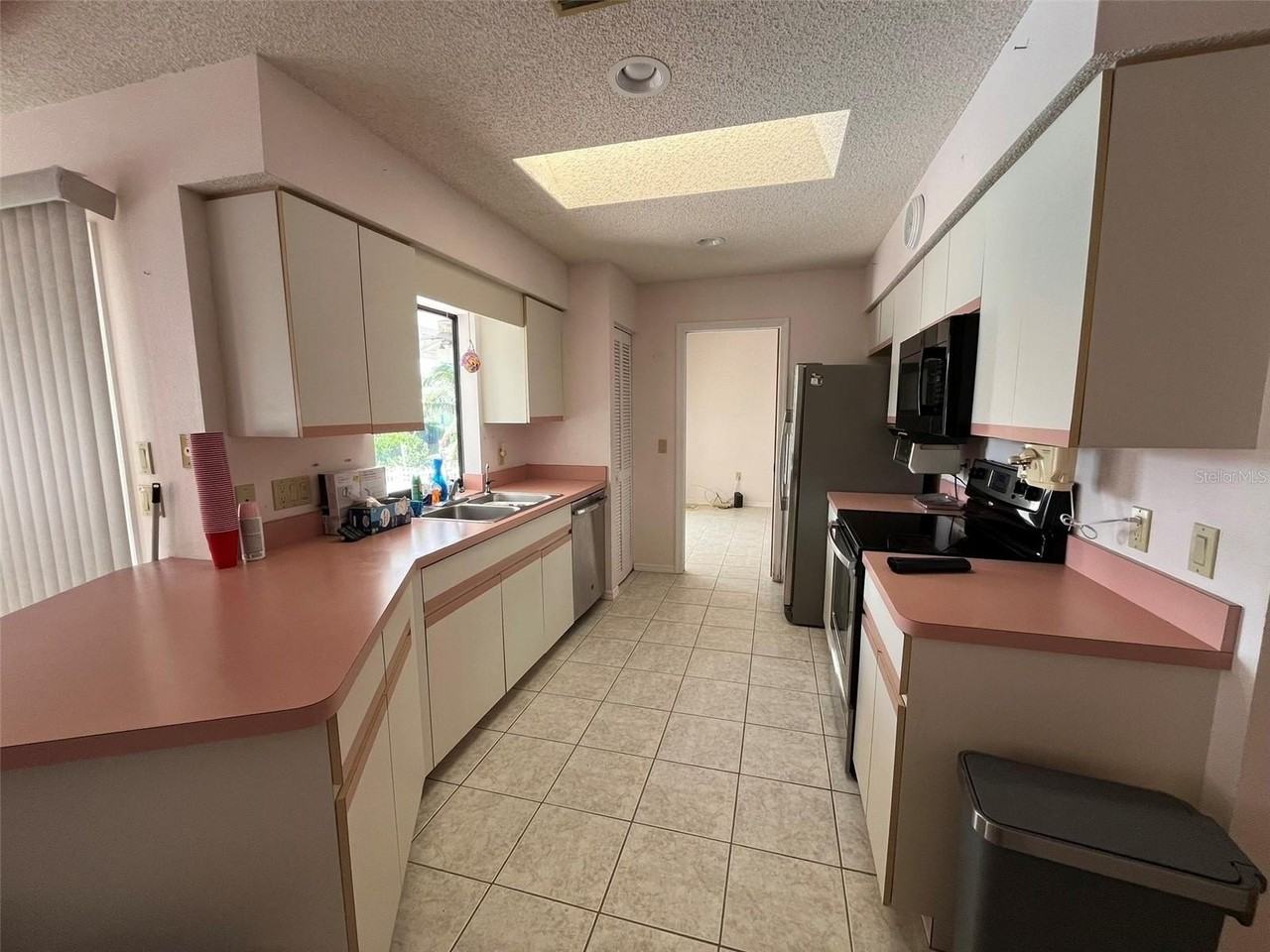 1111 Brown St - Photo 4 of 17