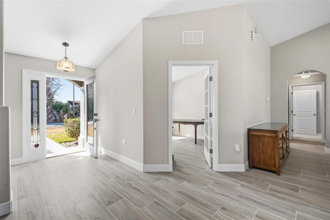 8 Creek Ct - Photo 7 of 50