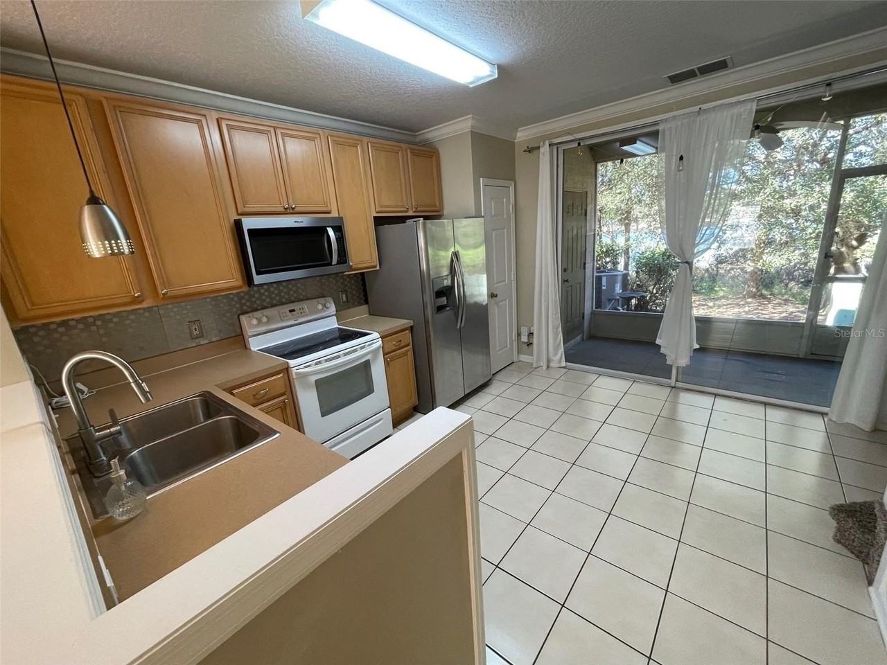 894 Vineland Pl - Photo 5 of 23