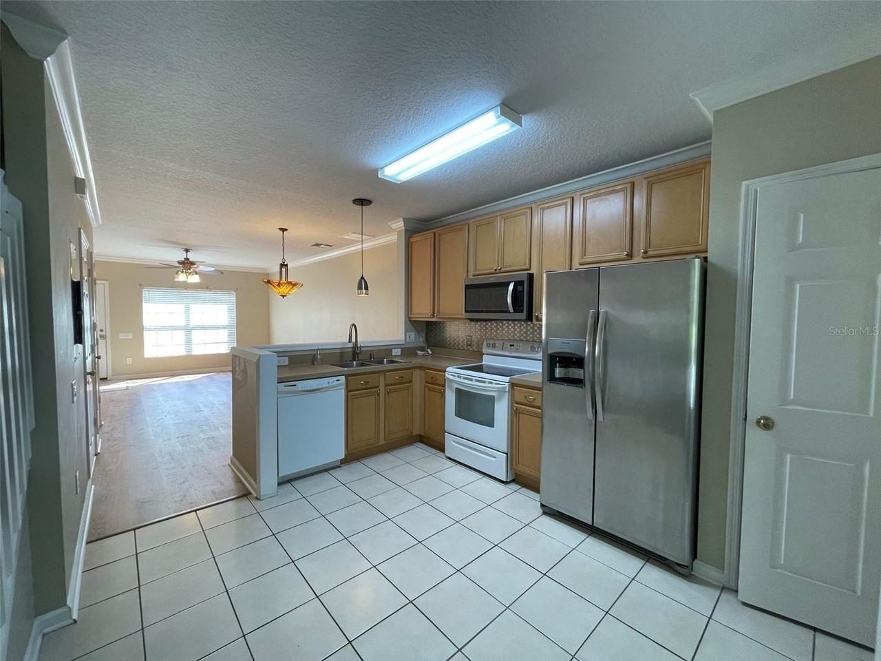 894 Vineland Pl - Photo 6 of 23