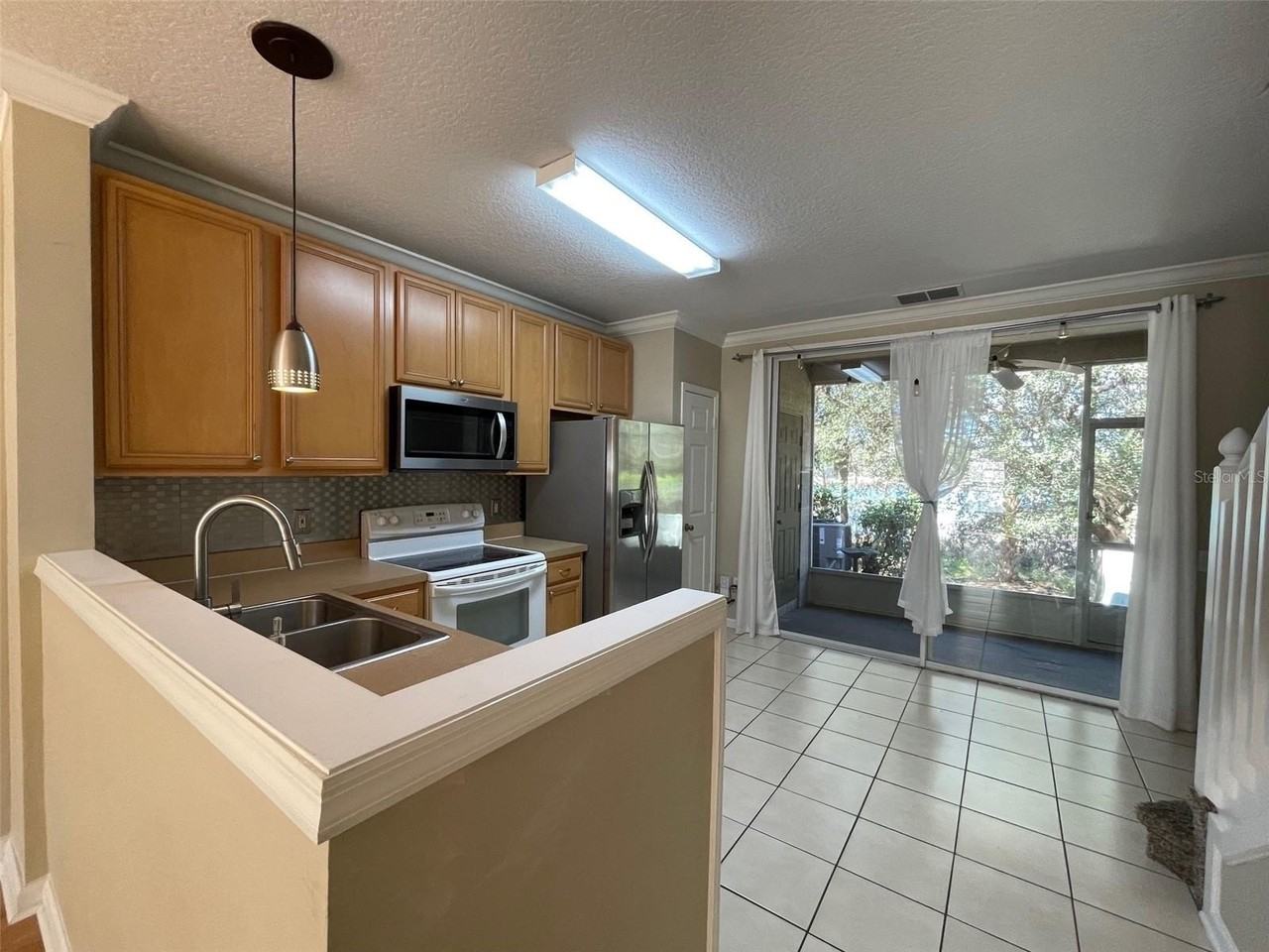 894 Vineland Pl - Photo 7 of 23