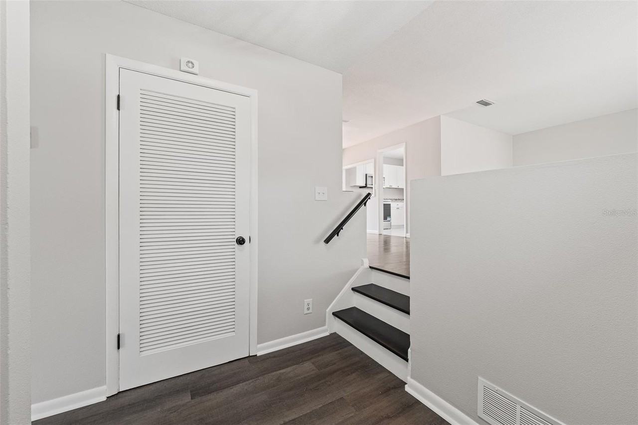 47 Kathy Dr - Photo 3 of 39