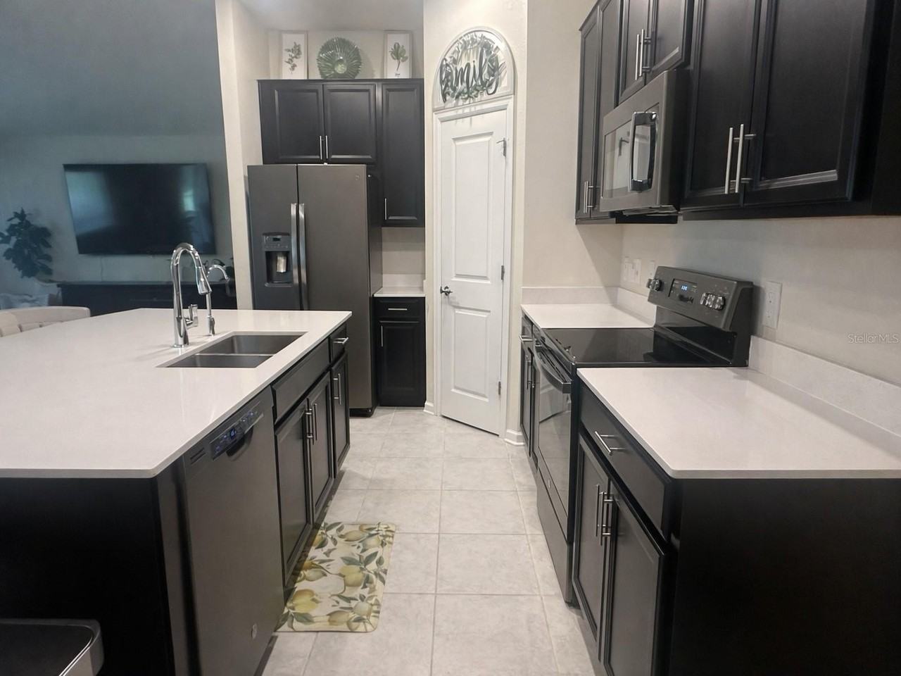 4547 Tahoe Cir - Photo 3 of 15