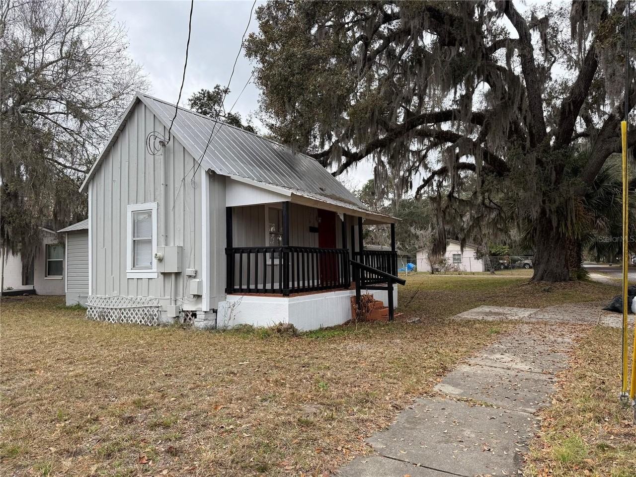 719 E 8th St - Photo 4 of 19