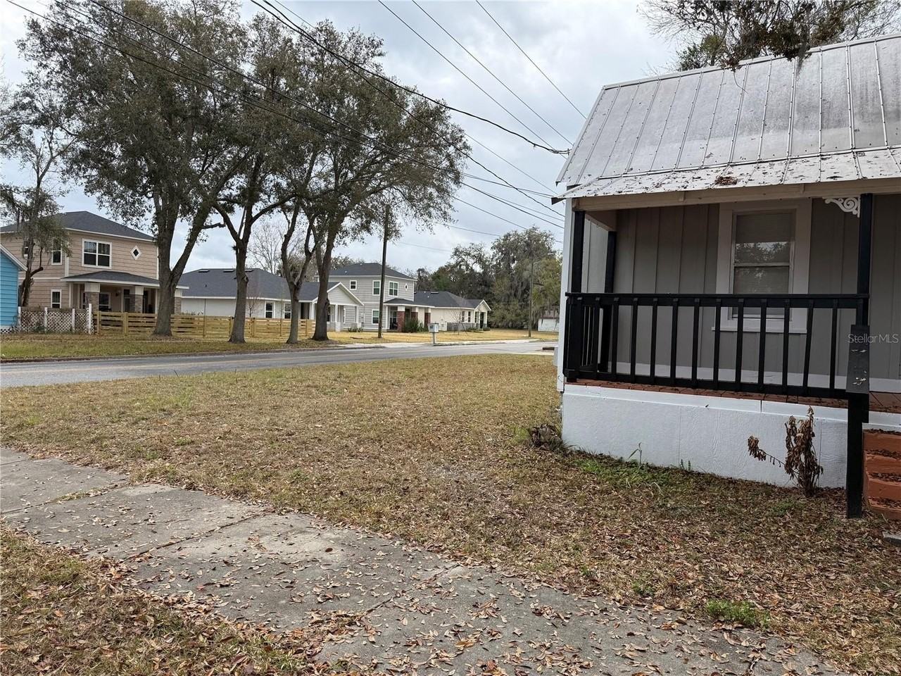 719 E 8th St - Photo 5 of 19