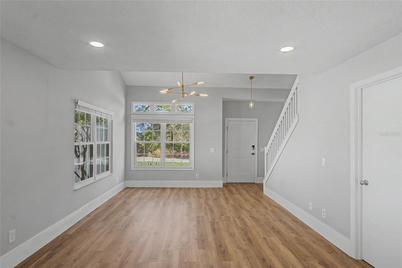 11462 Commercial St - Photo 7 of 36