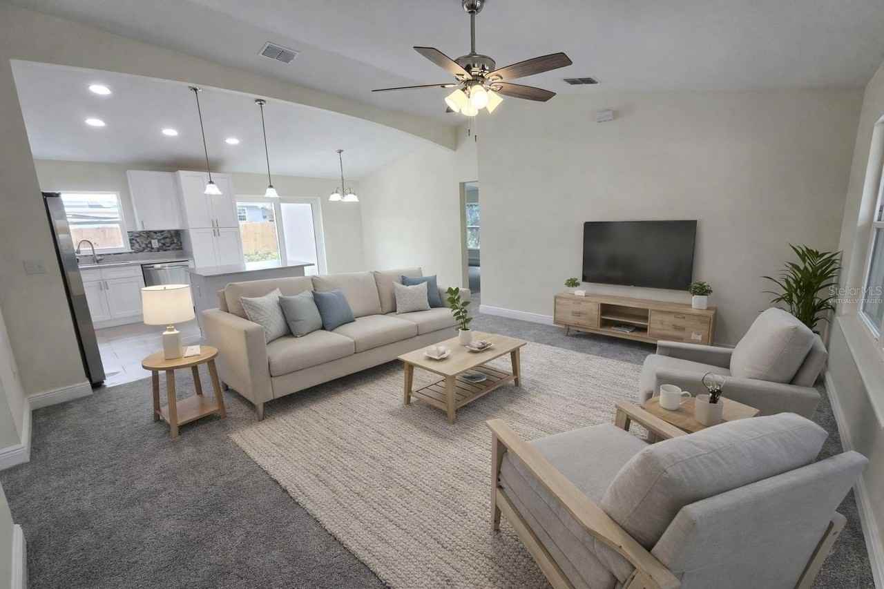 560 Sumner Ave - Photo 2 of 13