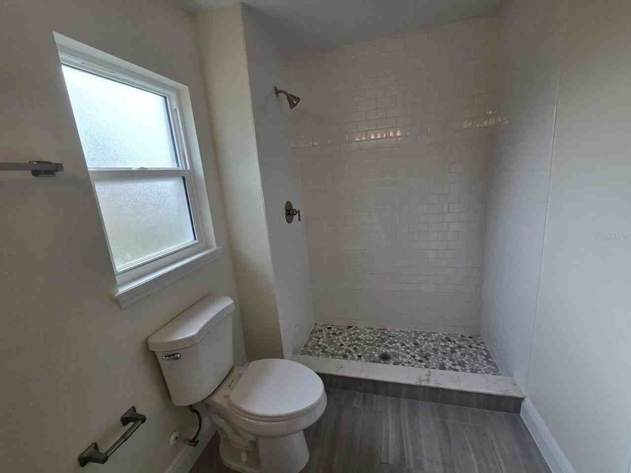 560 Sumner Ave - Photo 6 of 13