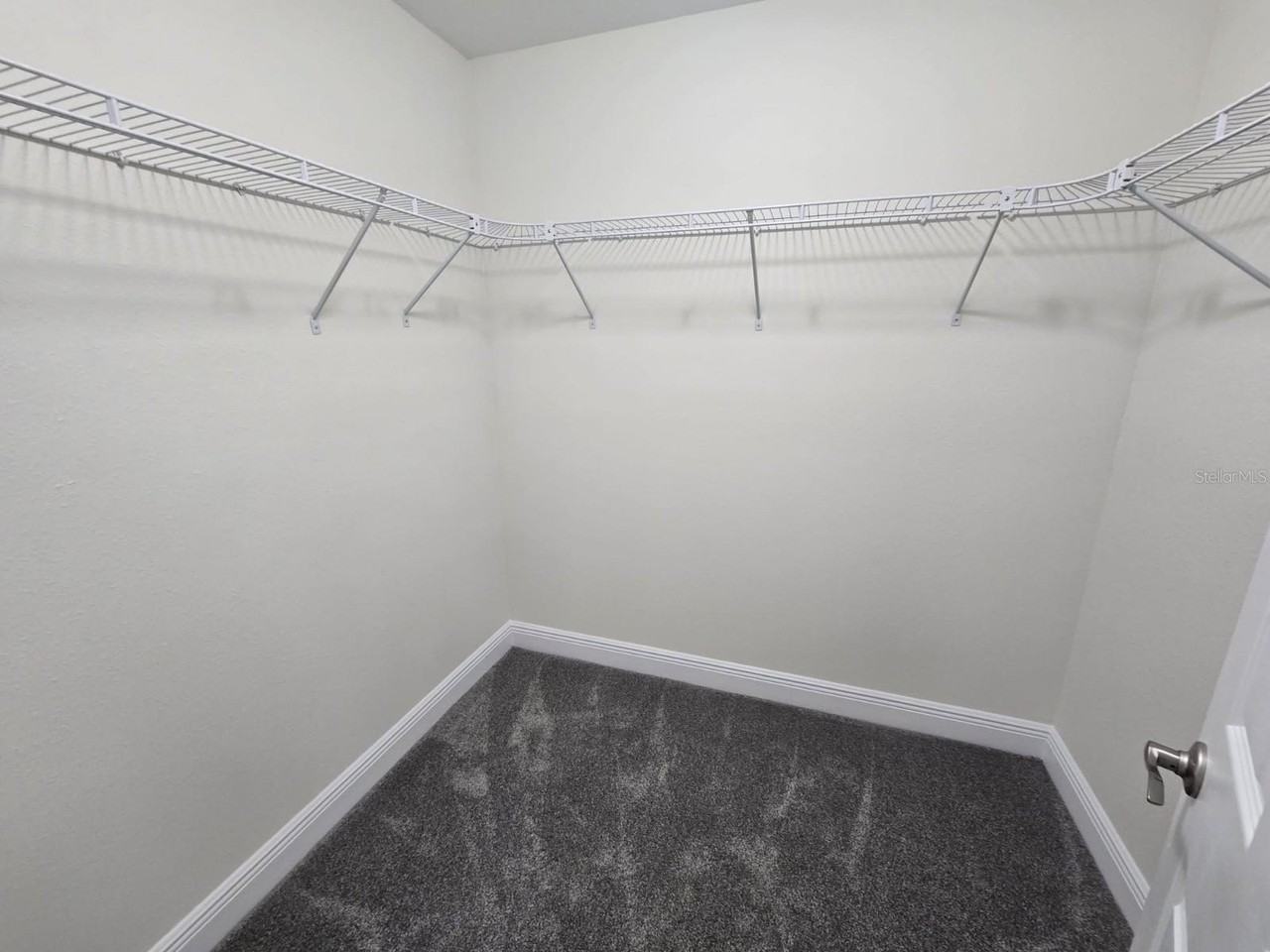 560 Sumner Ave - Photo 7 of 13