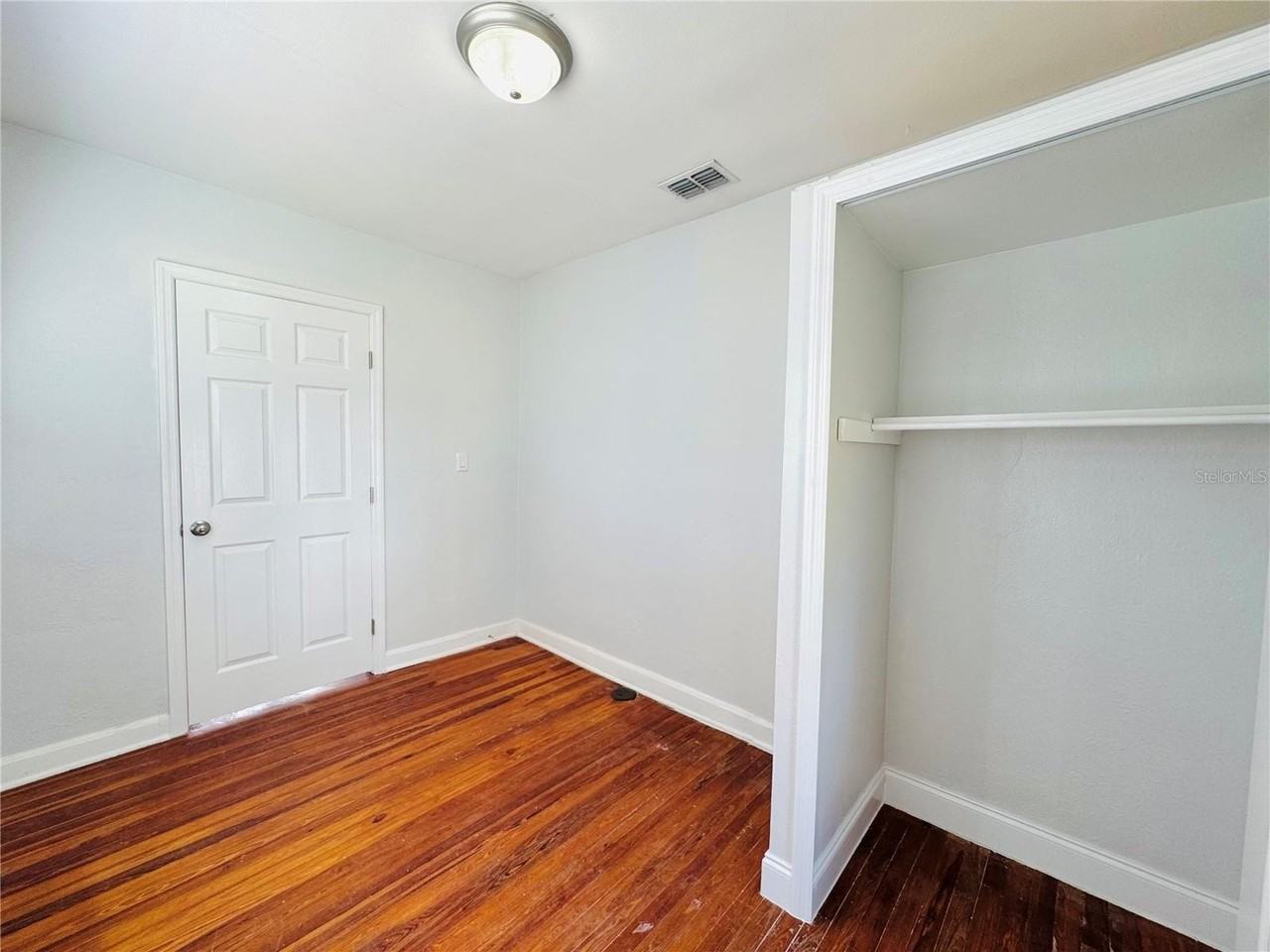 113 Avenue C Se - Photo 5 of 24