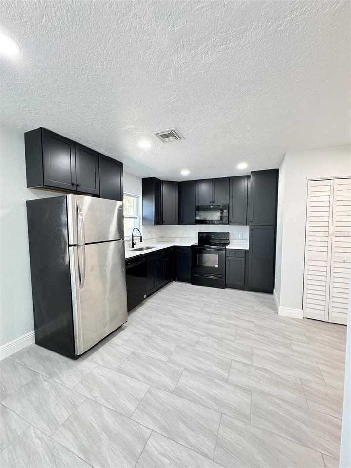 607 Alabama Ave - Photo 4 of 11