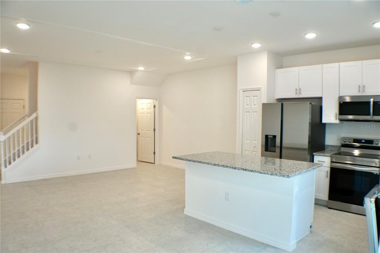 4378 Sailplane Ct - Photo 3 of 40