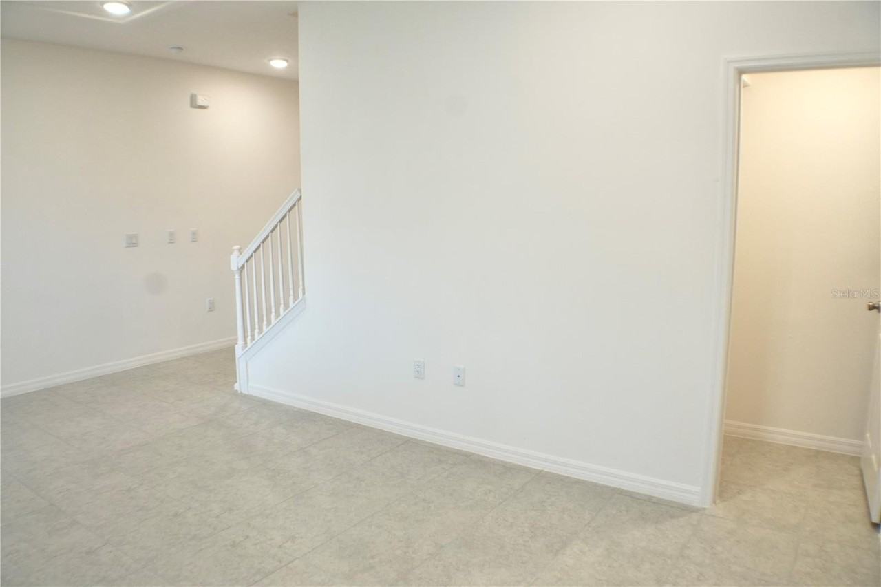 4378 Sailplane Ct - Photo 7 of 40