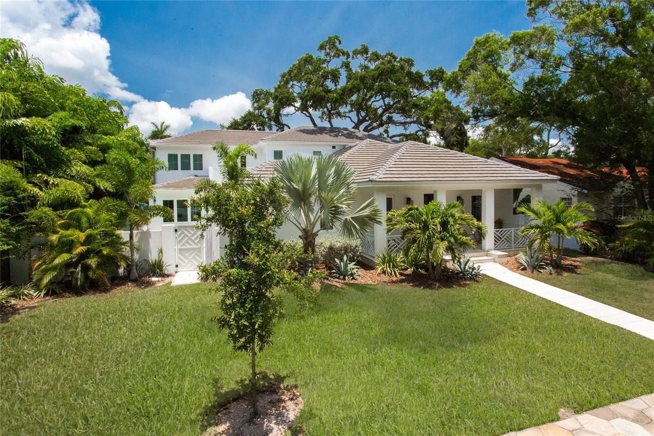 335 16th Ave Ne - Photo 2 of 35