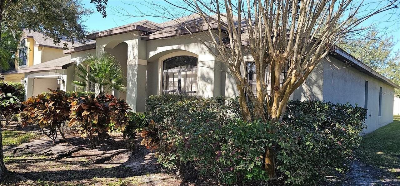 1934 Abbey Ridge Dr - Photo 2 of 28